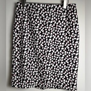 Ann Taylor Factory Stylish Black, White and Pink Patterned Skirt.
